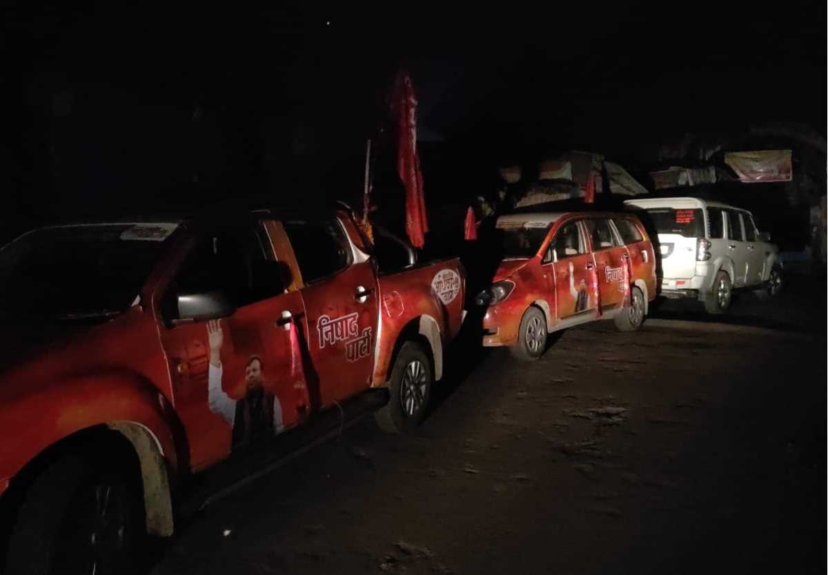 बलिया में मंत्री संजय निषाद के काफिले की एक गाड़ी पलटी, पांच घायल