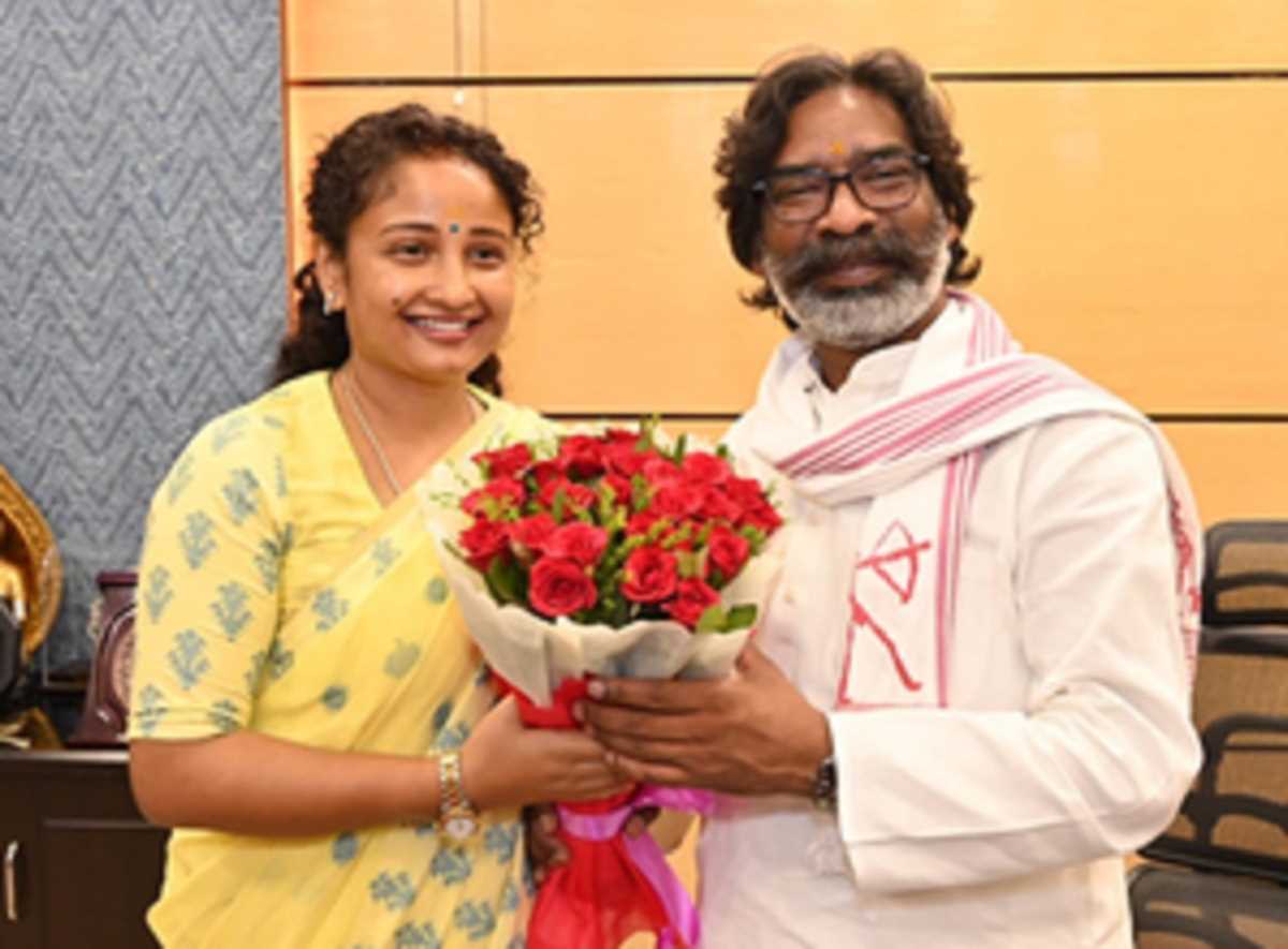 पति-पत्नी और सत्ता, झारखंड में अनोखा प्रयोग या सियासी संयोग