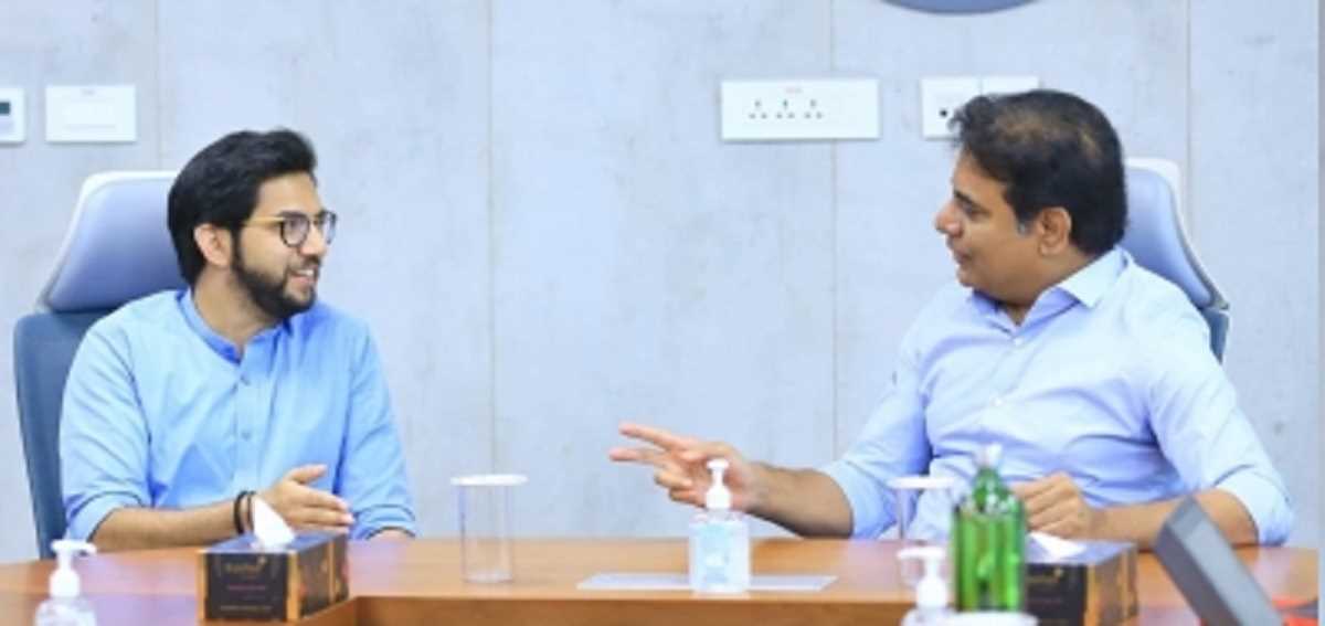 आदित्य ठाकरे ने टी-हब का दौरा किया, केटीआर से मुलाकात की