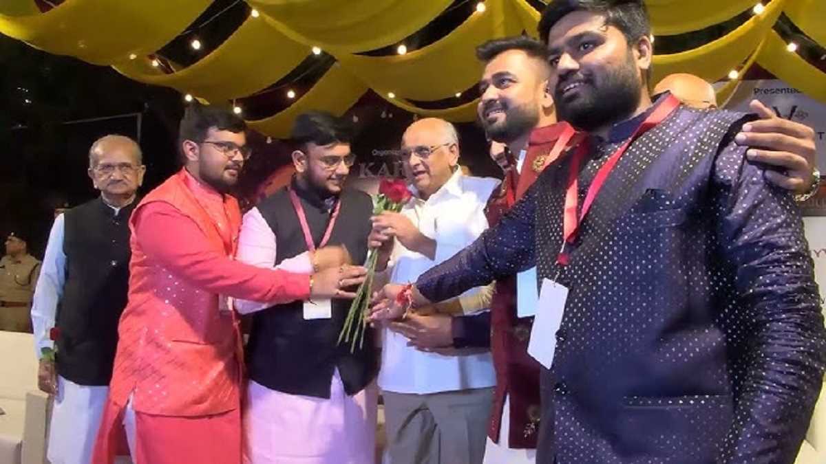 गुजरात के मुख्यमंत्री गरबा उत्सवों में हुए शामिल गुजरात के मुख्यमंत्री गरबा उत्सवों में हुए शामिल