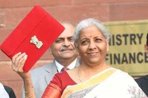 विपक्षी सदस्यों के हंगामें के बीच वित्त मंत्री सीतारमण ने वित्त वर्ष 2025-26 का आम बजट पेश किया