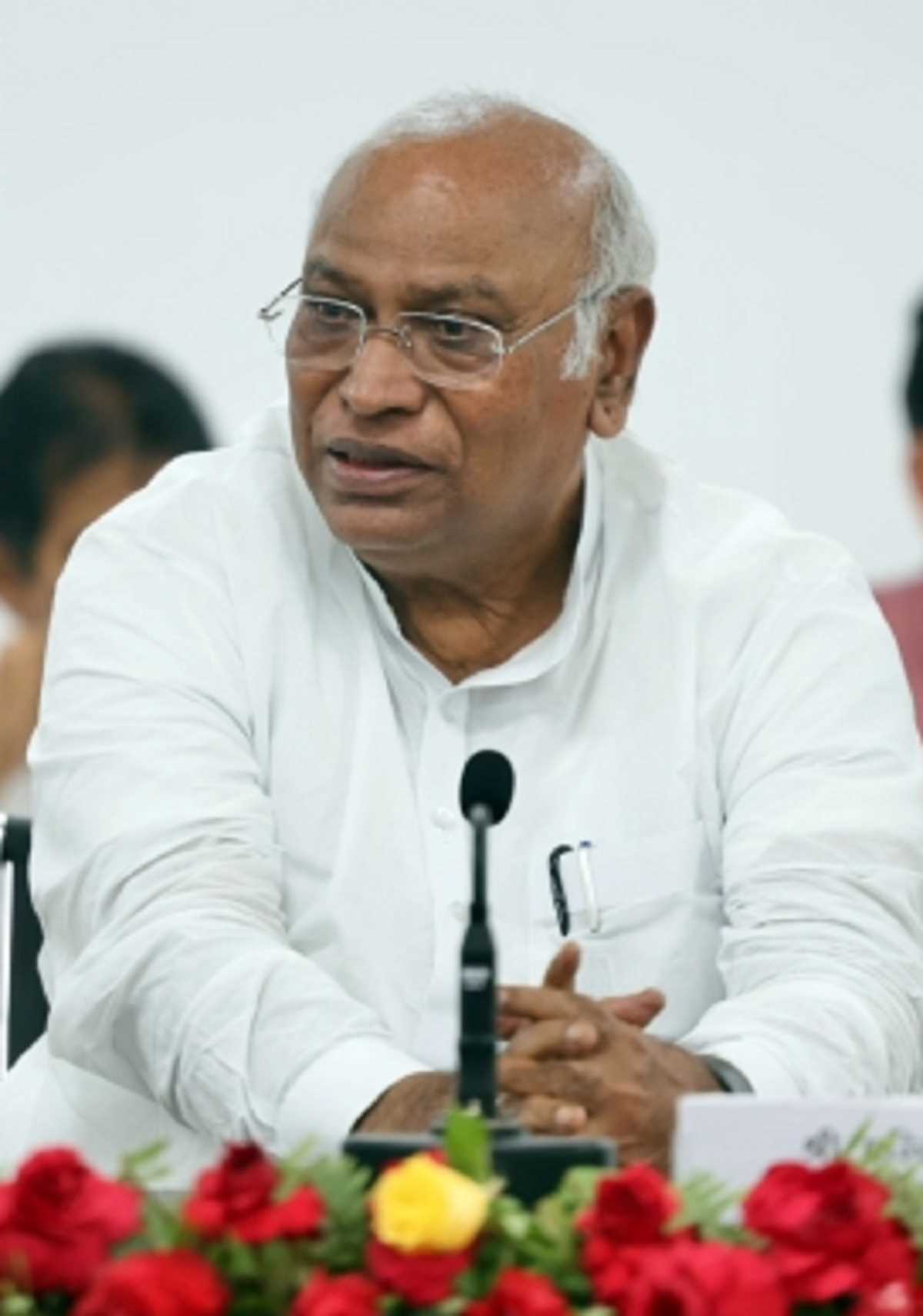 महंगाई पर आरबीआई के पेपर के बाद कांग्रेस अध्यक्ष खड़गे ने केंद्र पर साधा निशाना