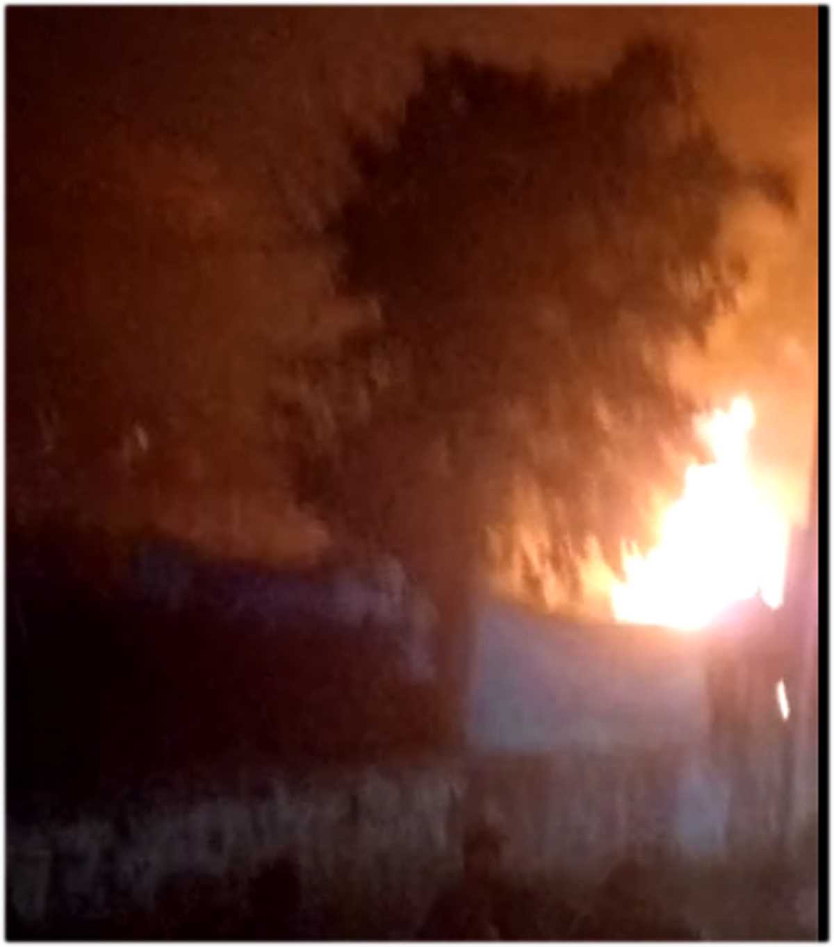 ग्रेटर नोएडा में पॉलिथीन के गोदाम में लगी भीषण आगटर नोएडा