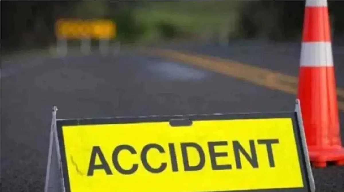 ईस्टर्न पेरीफेरल पर हुआ कार हादसा, 12वीं के छात्र की मौत, 4 साथी घायल