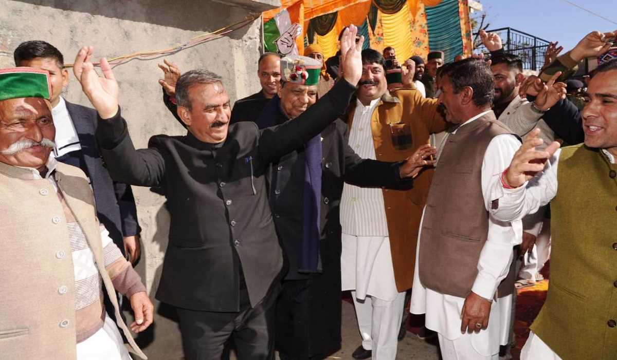 सौर ऊर्जा संयंत्र लगाने की संभावना तलाशें अधिकारी : सुक्खू