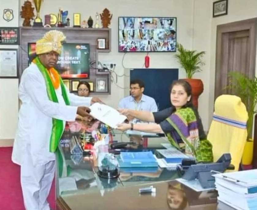 गिरिडीह में एनडीए और इंडिया के प्रत्याशियों ने दिखाई ताकत, रांची में कांग्रेस की यशस्विनी ने भरा पर्चा