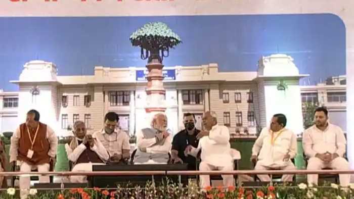 बिहार : भाषण देने में अटकते रहे तेजस्वी, प्रधानमंत्री के सामने रखी कर्पुरी ठाकुर को भारत रत्न देने की मांग