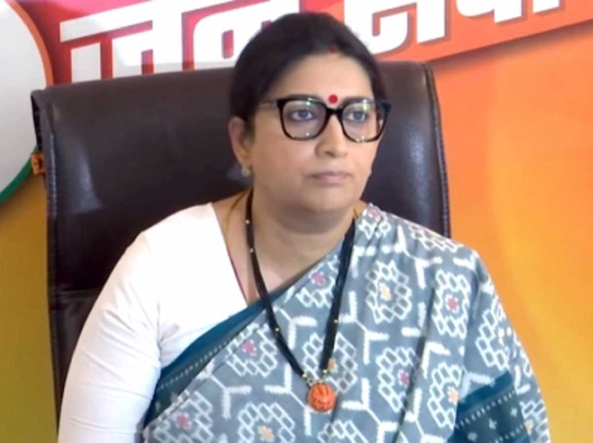 राहुल ने ओबीसी समुदाय का किया अपमान : स्मृति ईरानी राहुल ने ओबीसी समुदाय का किया अपमान : स्मृति ईरानी