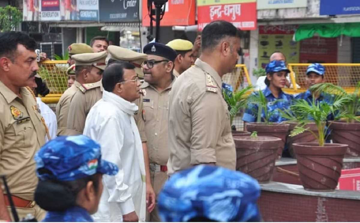 हाथरस सत्संग कांड मामले में न्यायिक आयोग के सामने पेश हुए बाबा नारायण साकार