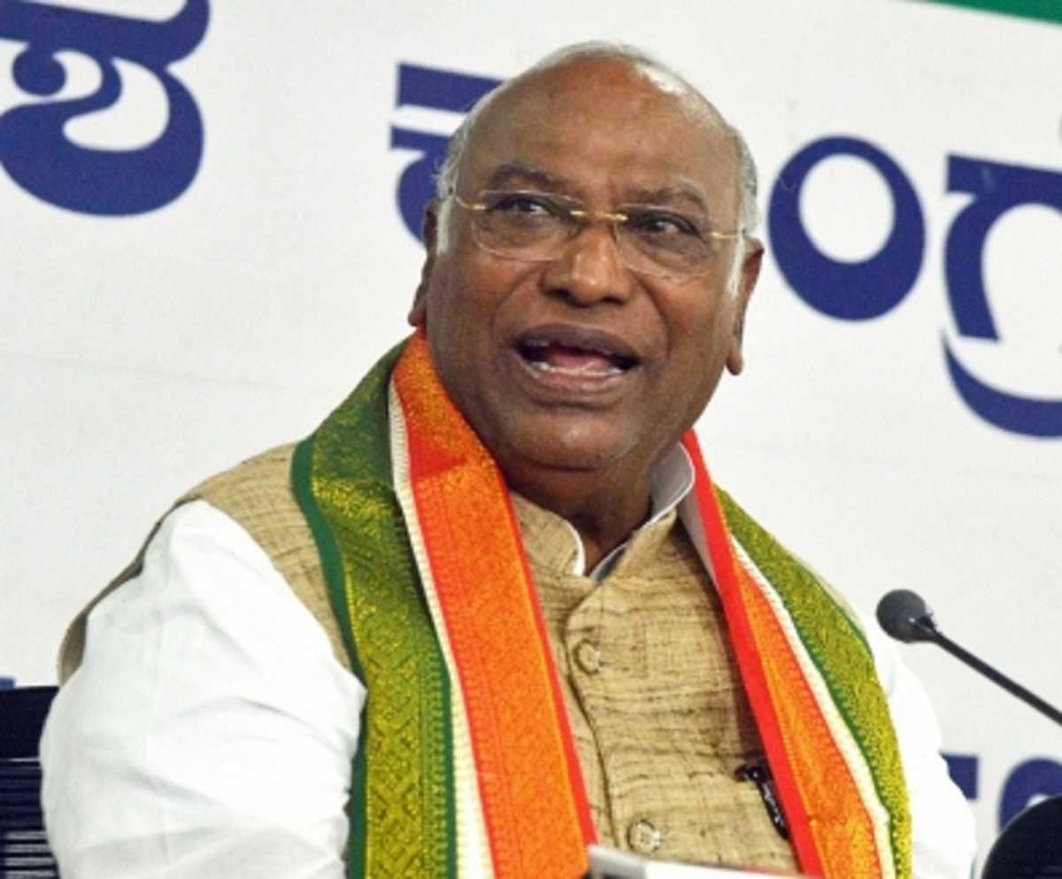 निकायों को बदनाम करने के बजाय भूख की समस्या का समाधान करे सरकार : खड़गे निकायों को बदनाम करने के बजाय भूख की समस्या का समाधान करे सरकार : खड़गे