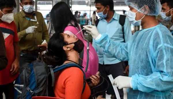 देश पर मंडरा रहा ओमिक्रोन का खतरा, क्रिसमस-नए साल के जश्न पर लगी रोक