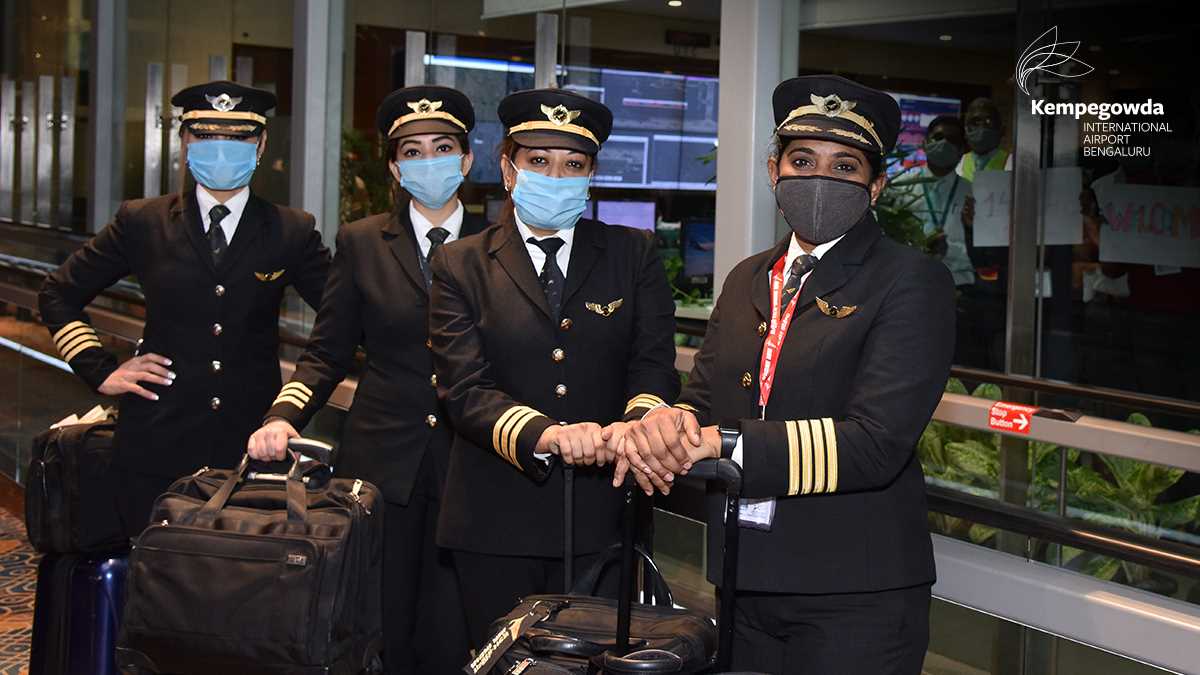 Air India की महिला पायलटों ने रचा इतिहास, दुनिया की सबसे लम्बी उड़ान की पूरी