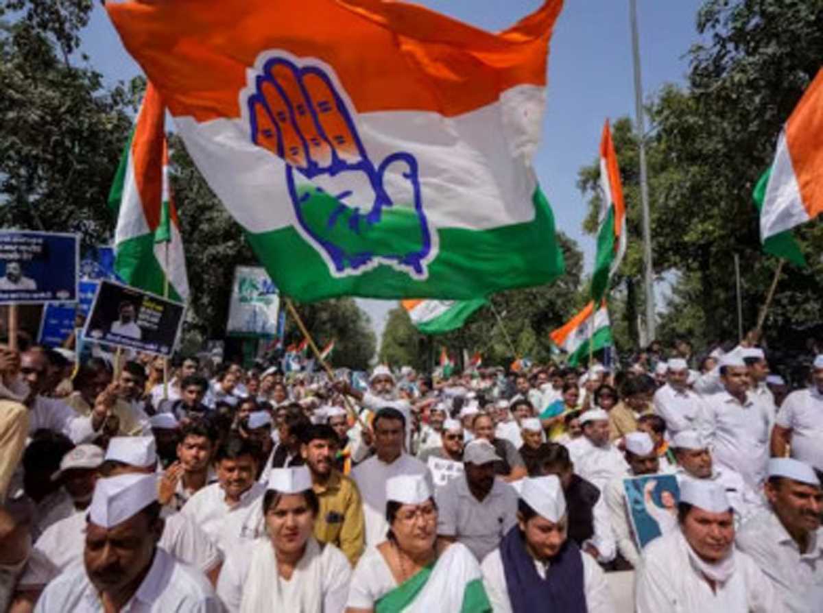 राहुल की सदस्यता समाप्त करने के खिलाफ कांग्रेसियों ने किया ‘सत्याग्रह’