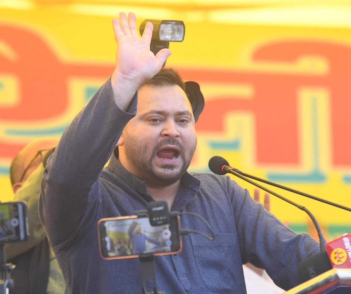 राजद नेता तेजस्वी यादव चुनाव आयोग पर भड़के, भाजपा का चीयरलीडर बताया राजद नेता तेजस्वी यादव चुनाव आयोग पर भड़के, भाजपा का चीयरलीडर बताया