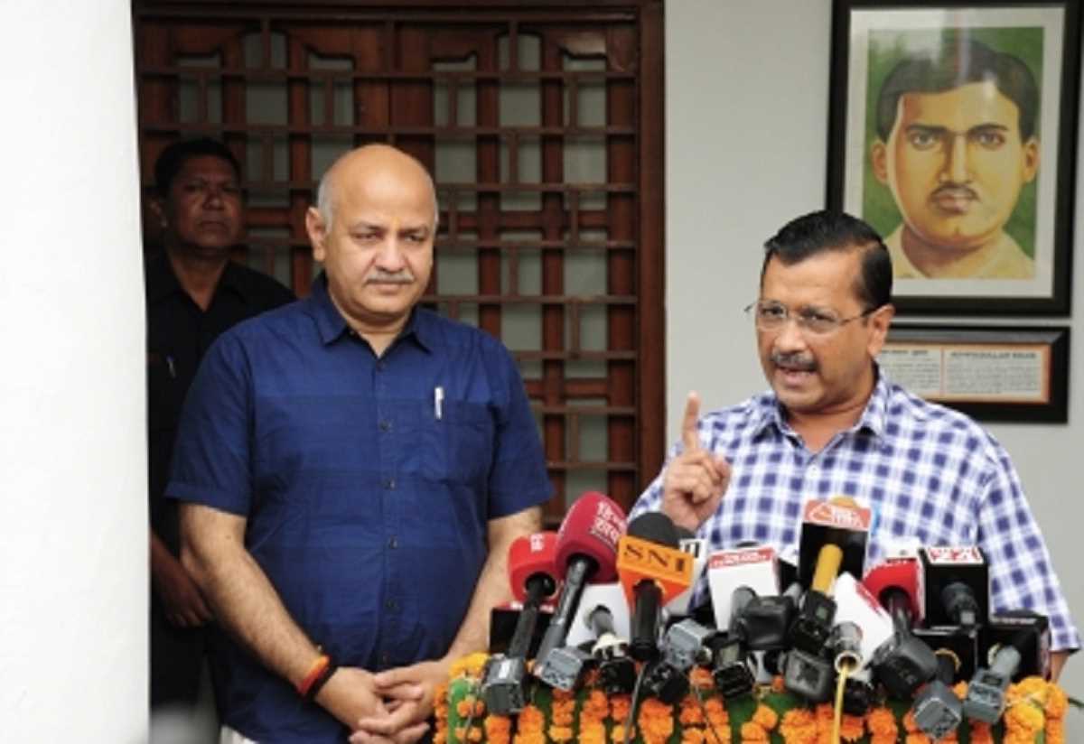 सिसोदिया के खिलाफ सबूत है तो गिरफ्तार करे, वरना माफी मांगे