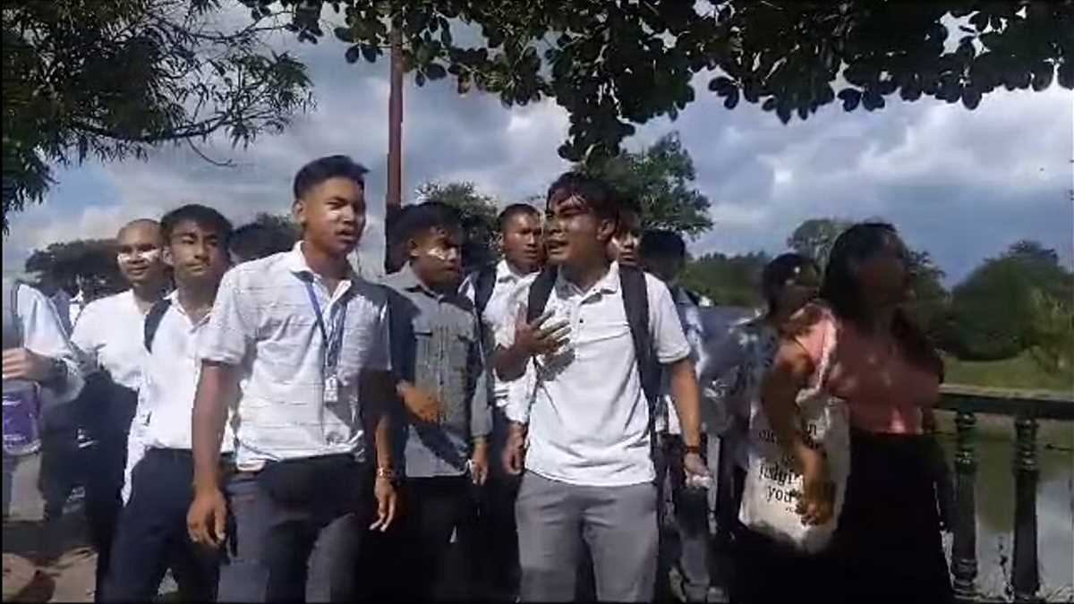 मणिपुर : 2 छात्रों की हत्या के खिलाफ व्यापक विरोध प्रदर्शन के दौरान 34 घायल