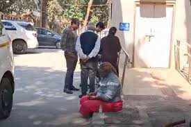 मुंबई : पेट में कोकीन की 84 गोलियों के साथ पकड़ी गई विदेशी महिला मुंबई : पेट में कोकीन की 84 गोलियों के साथ पकड़ी गई विदेशी महिला