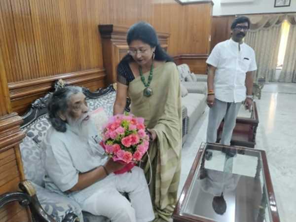 झामुमो की महुआ माजी और भाजपा के आदित्य साहु झारखंड से राज्यसभा के लिए निर्विरोध निर्वाचित