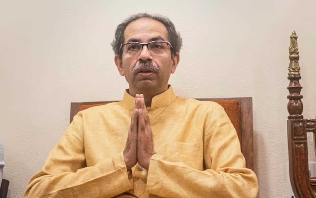 उद्धव ठाकरे ने मातोश्री में बुलाई आपात बैठक उद्धव ठाकरे ने मातोश्री में बुलाई आपात बैठक