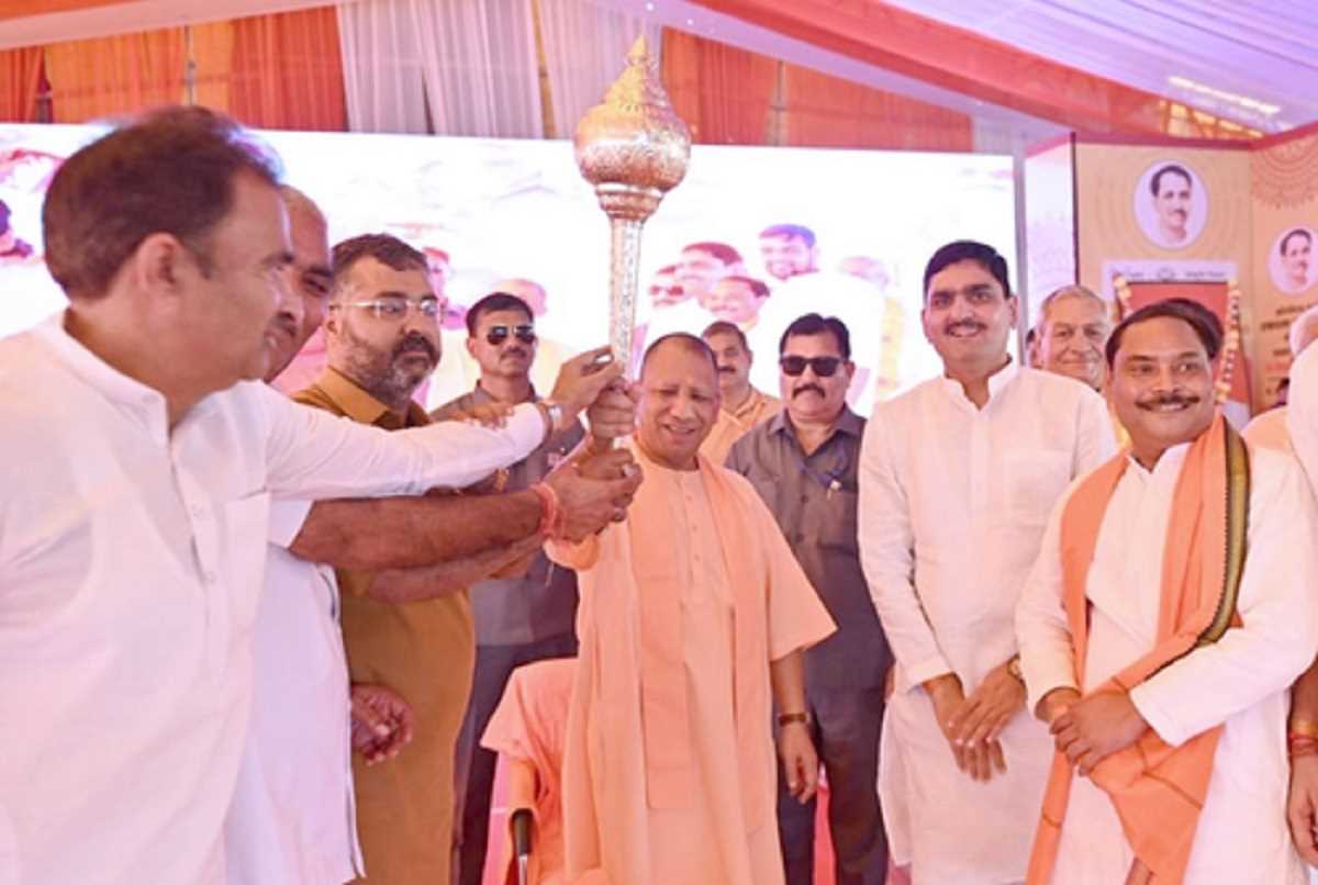 चुनाव के समय विपक्षियों को आती है जाति की याद : मुख्यमंत्री योगी