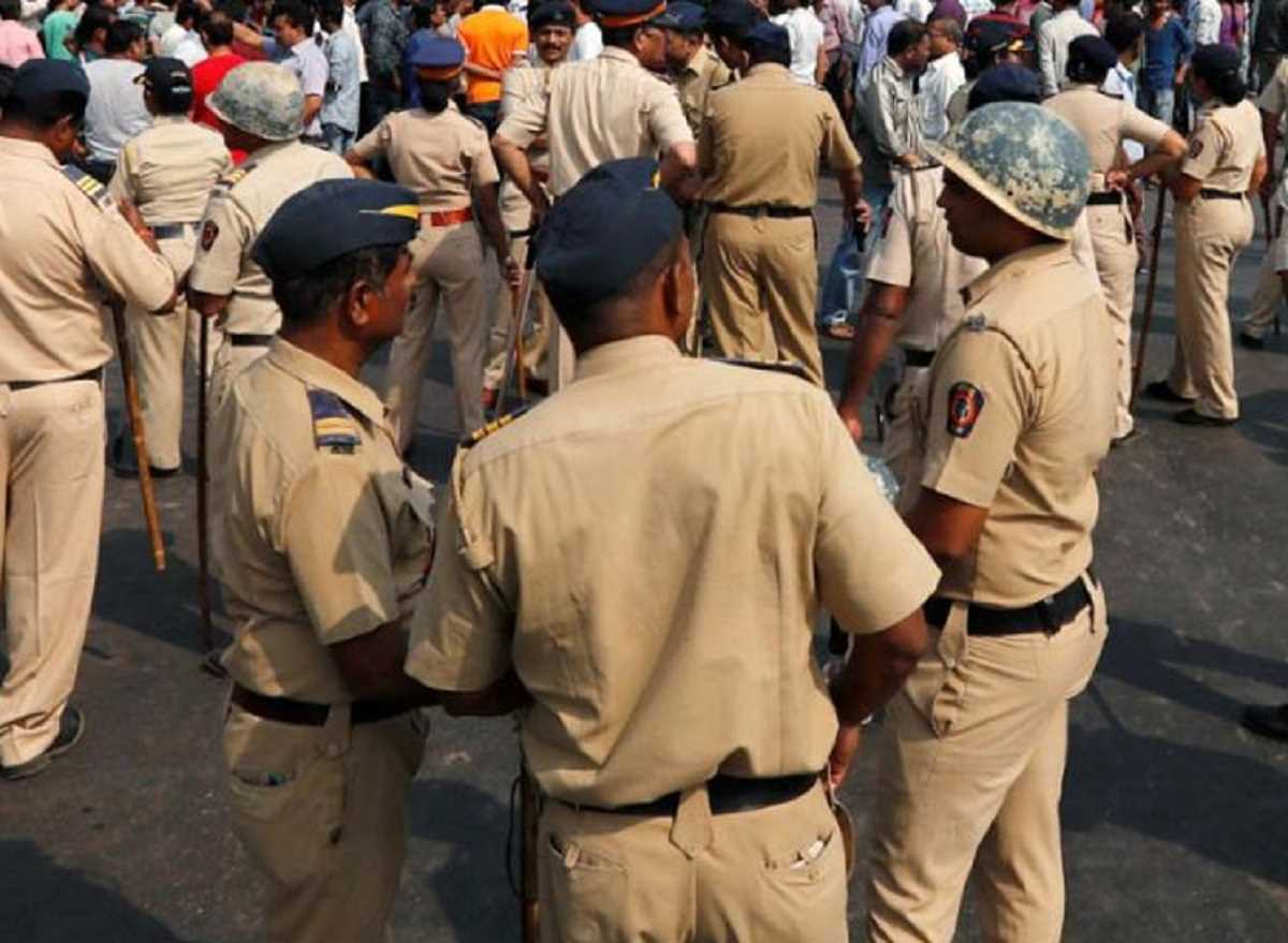 झारखंड के पाकुड़ में दो समुदायों के बीच टकराव, पुलिस बल पर हमला