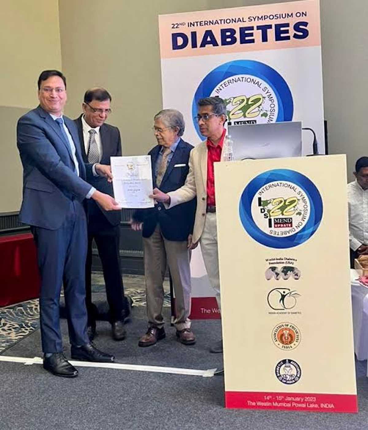 डॉ.अमित गुप्त को राइजिंग स्टार ऑफ डायबिटीज अवार्ड से किया गया सम्मानित