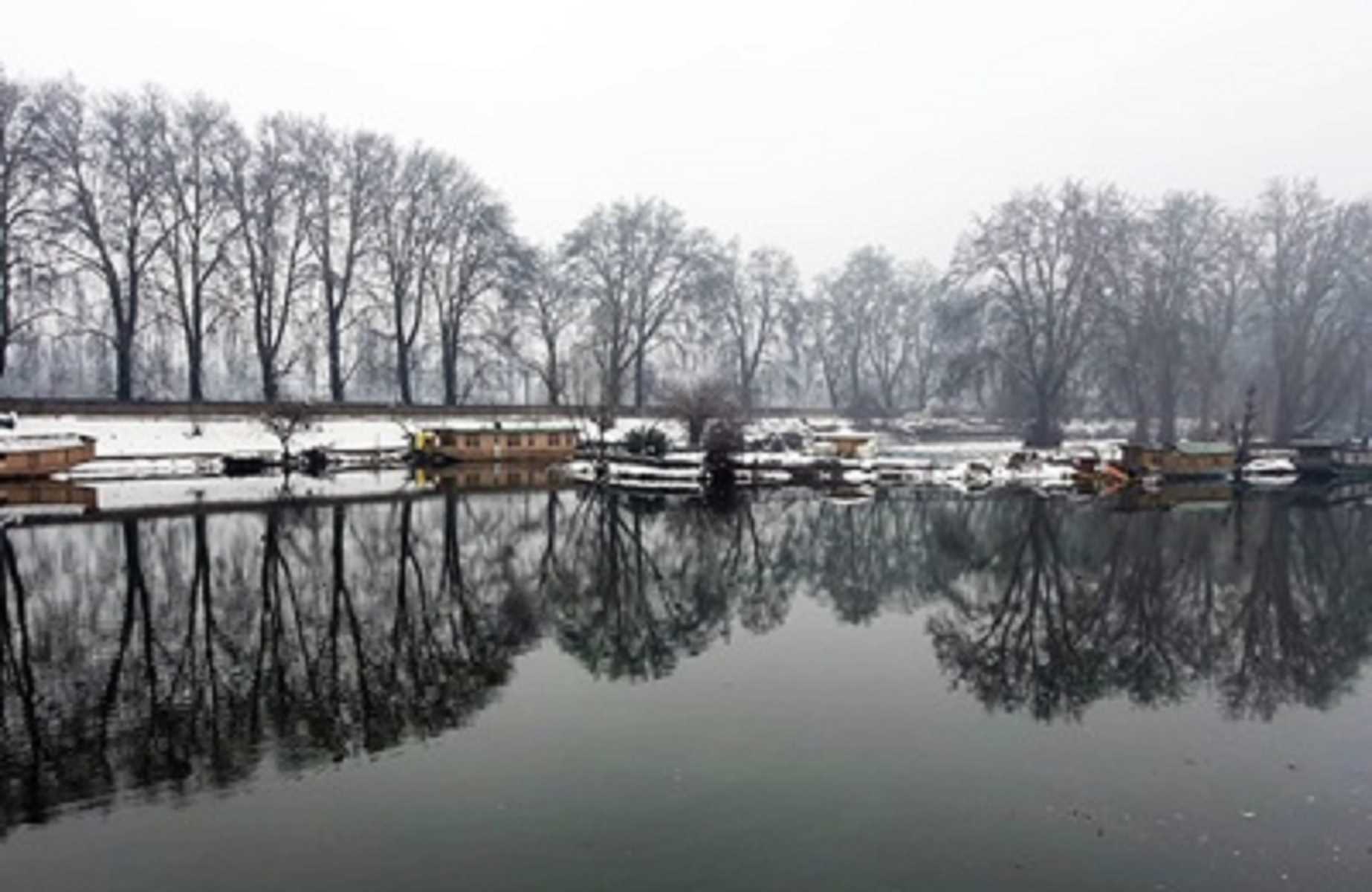 जम्मू-कश्मीर में आज से फिर बारिश और बर्फबारी के आसार, जानें कितना है तापमान