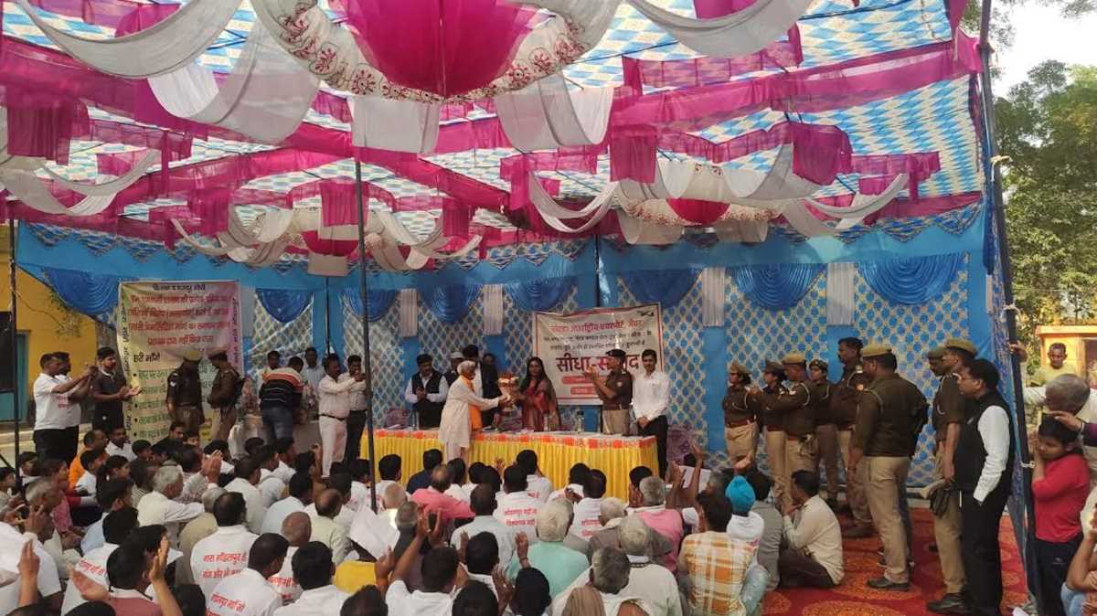 मंडलायुक्त शैलवा कुमारी जे ने किया किसानों से सीधे संवाद मंडलायुक्त शैलवा कुमारी जे ने किया किसानों से सीधे संवाद