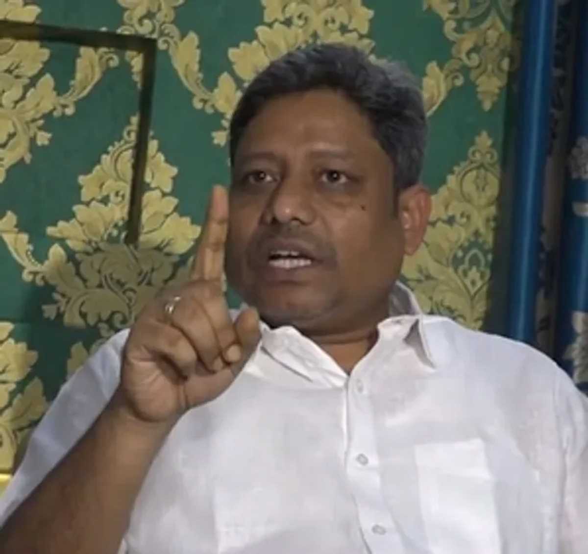 झामुमो से कटा टिकट तो विधायक दिनेश मरांडी का हेमंत सोरेन परिवार पर फूटा गुस्सा