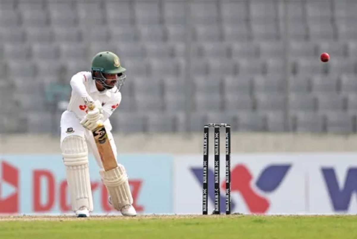 भारत के खिलाफ मोमिनुल हक ने जड़ा शतक, कानपुर टेस्ट में रचा इतिहास भारत के खिलाफ मोमिनुल हक ने जड़ा शतक, कानपुर टेस्ट में रचा इतिहास