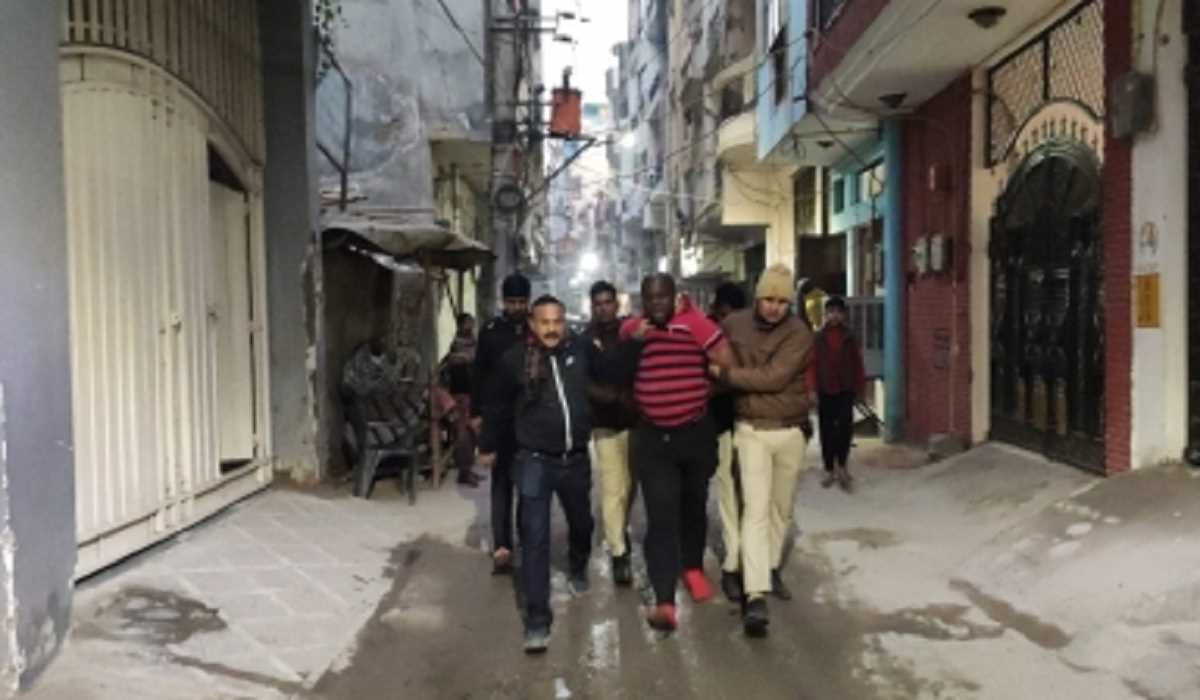 दिल्ली पुलिस पर 100 अफ्रीकी नागरिकों का हमला, चार गिरफ्तार