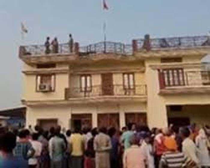 सीतापुर में युवक ने परिवार के पांच लोगों की गोली मारकर हत्या की, खुद को भी गोली मार ली