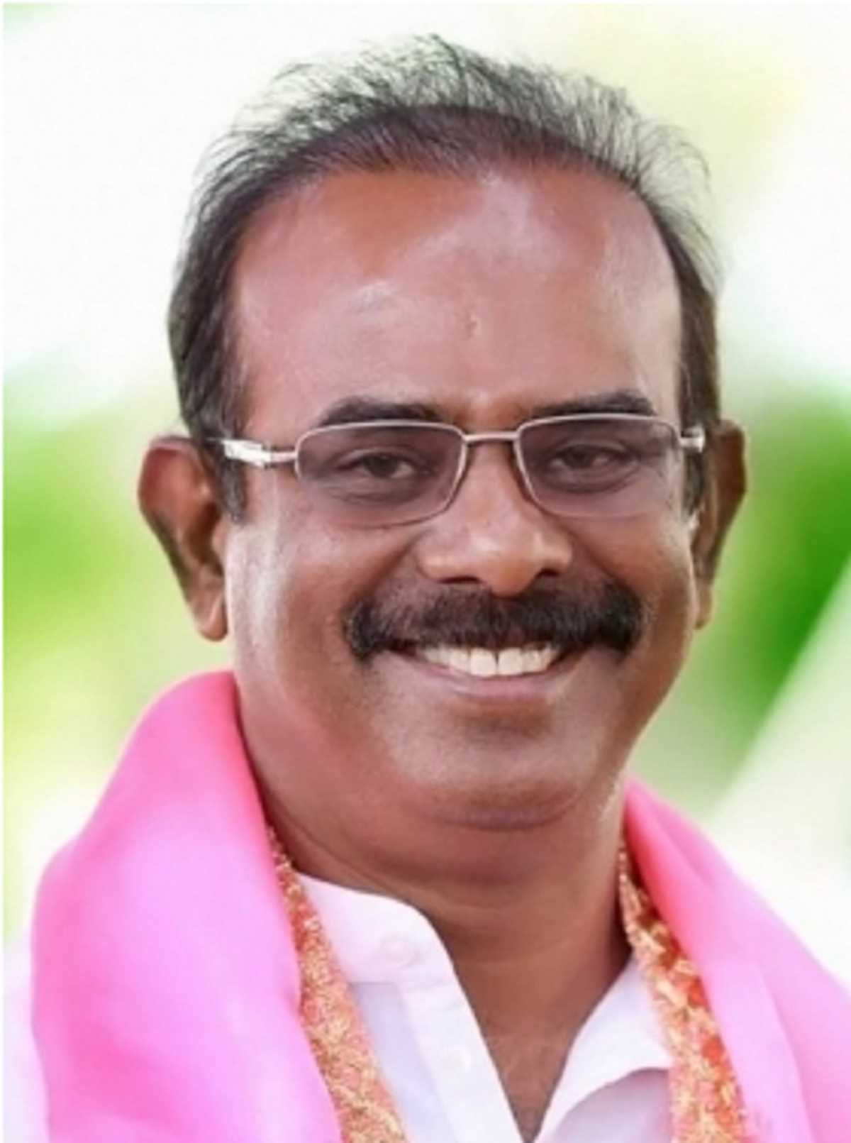 टीआरएस के पूर्व सांसद डा. नरसैय्या ने दिया पार्टी से इस्तीफा