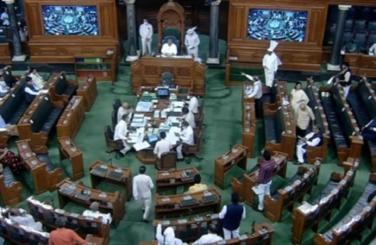 लोकसभा में एलएसी झड़प पर चर्चा नहीं होने पर विरोध करते हुए बंटा विपक्ष