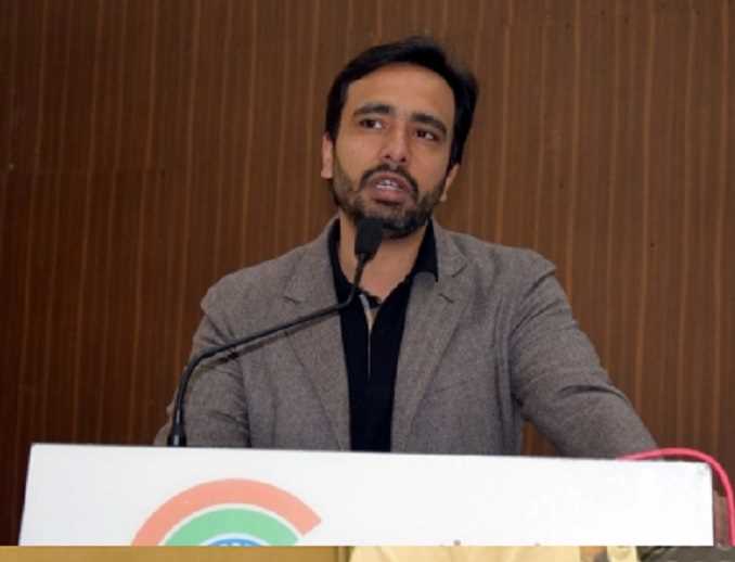 यूपी में चल रहे बुलडोजर पर जयंत का सरकार पर निशाना, कहा : बुलडोजर बना गुंडागर्दी का प्रतीक