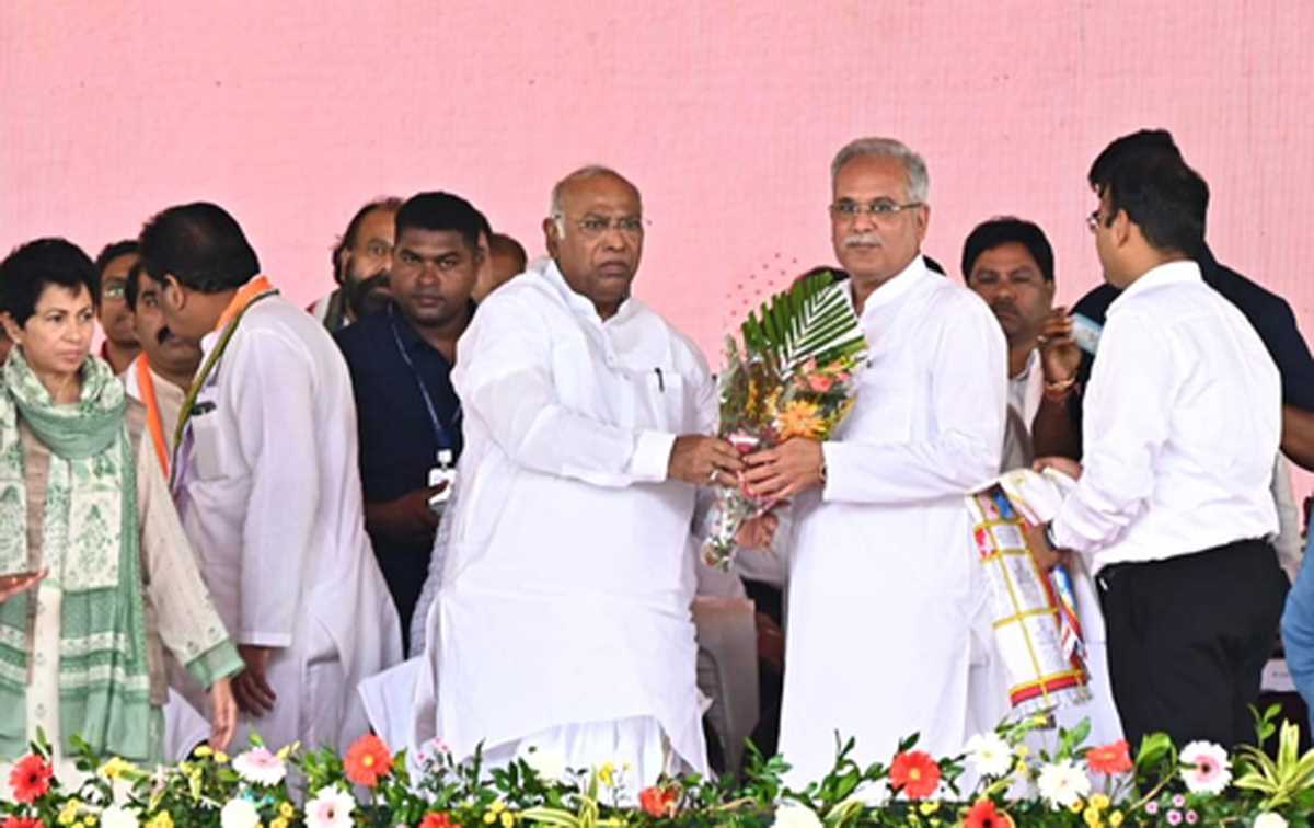 छत्तीसगढ़ सरकार ने महात्मा गांधी की भावना के अनुरुप काम किया : खड़गे