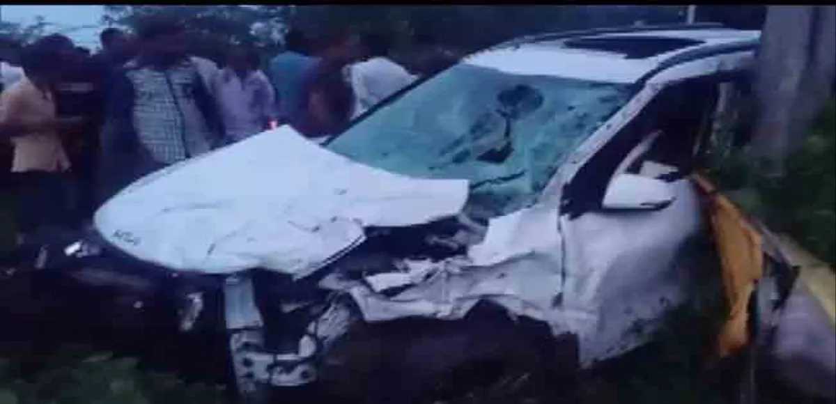 छत्तीसगढ़: सांसद की सुरक्षा में चल रही दो गाड़ियाँ आपस में भिड़ी