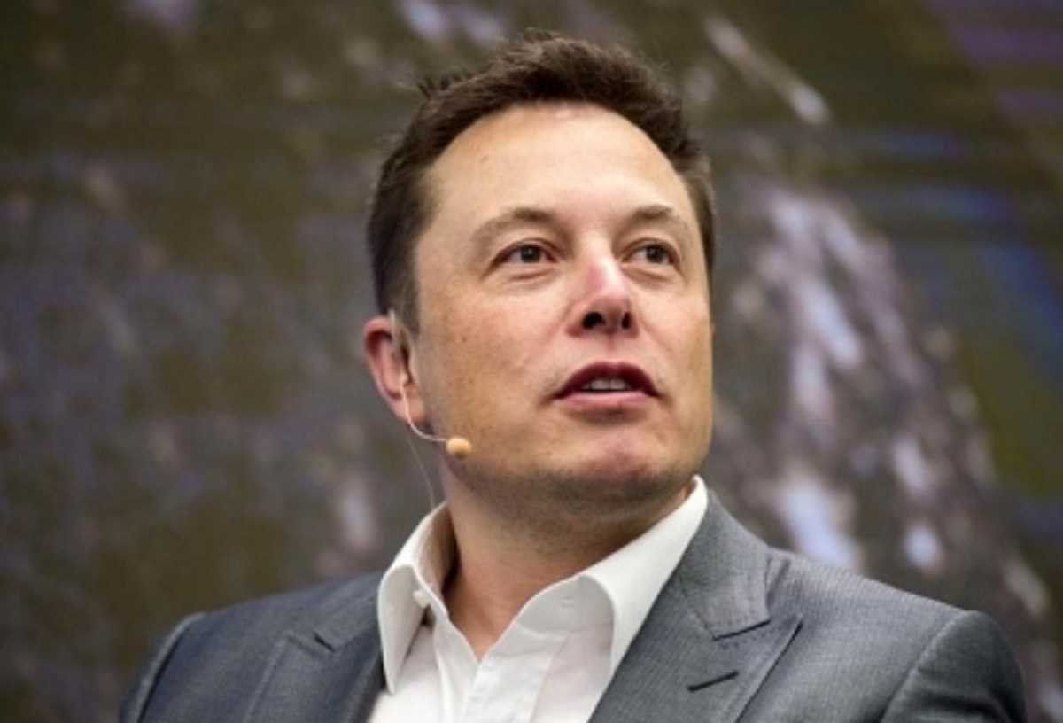 टेस्ला के करीब 7 अरब डॉलर के शेयर बेचे