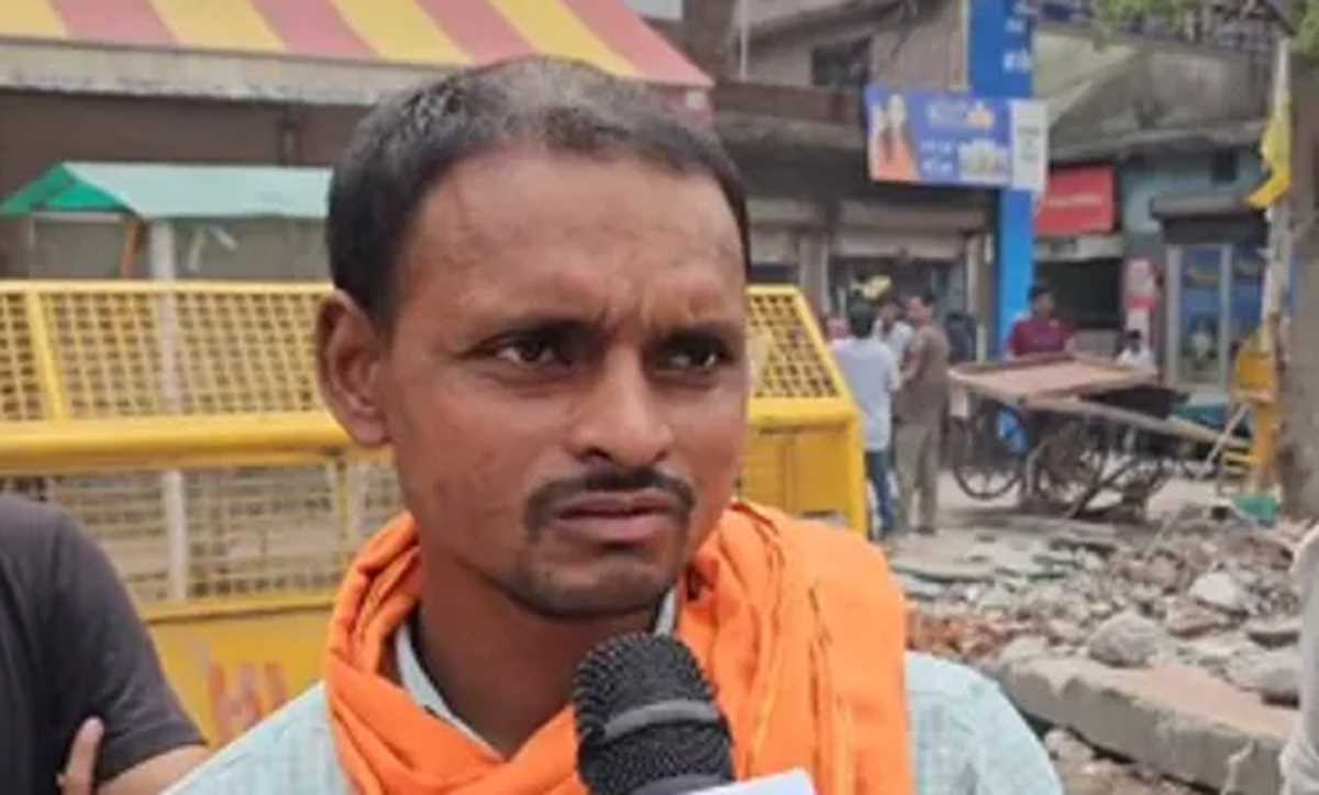 दिल्ली में गाजीपुर हादसे को लेकर लोगों में आक्रोश, अरविंद केजरीवाल से इस्तीफे की मांग