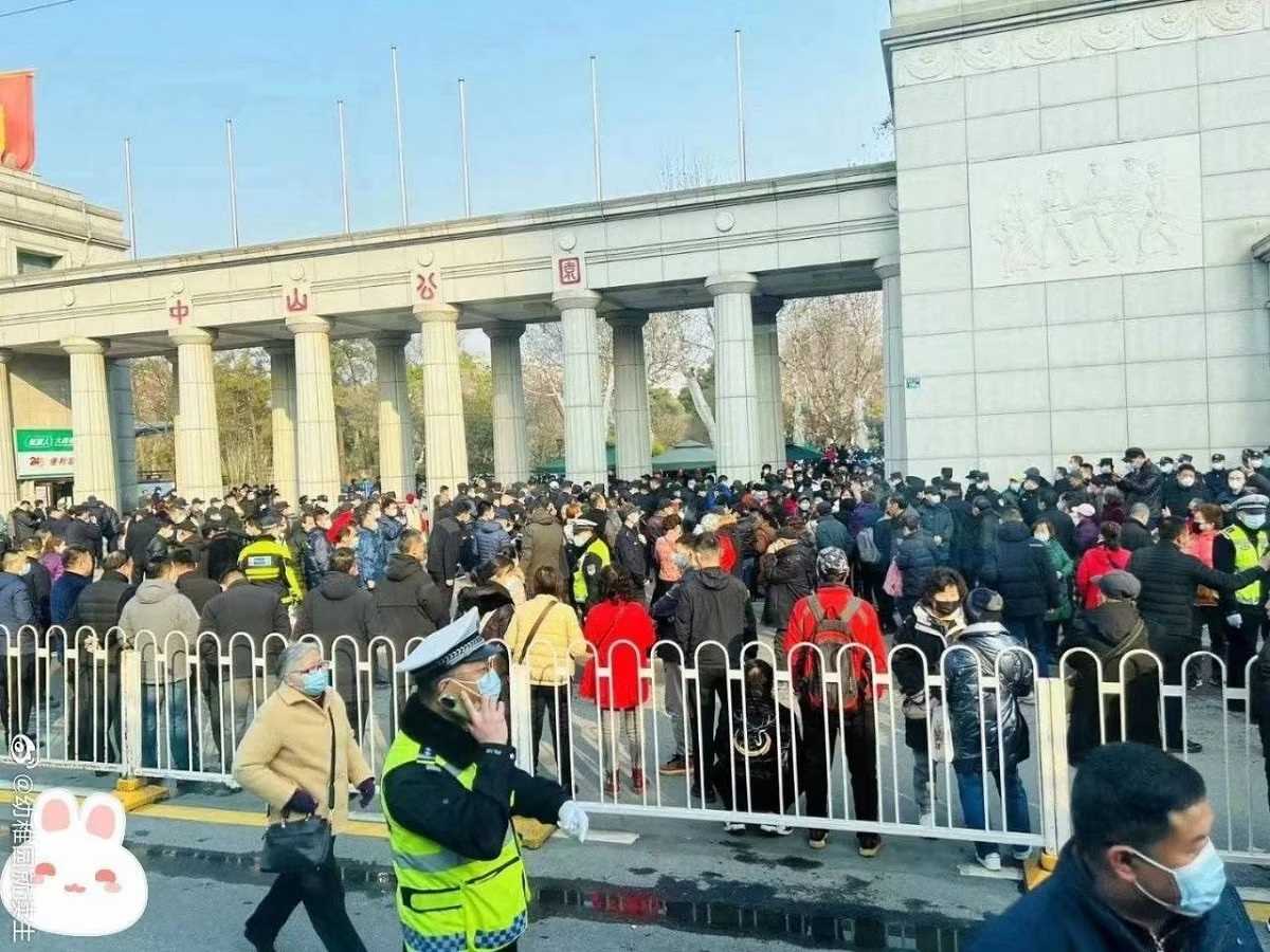 चीन : सेवानिवृत्त लोगों ने स्वास्थ्य लाभ में कटौती का किया विरोध