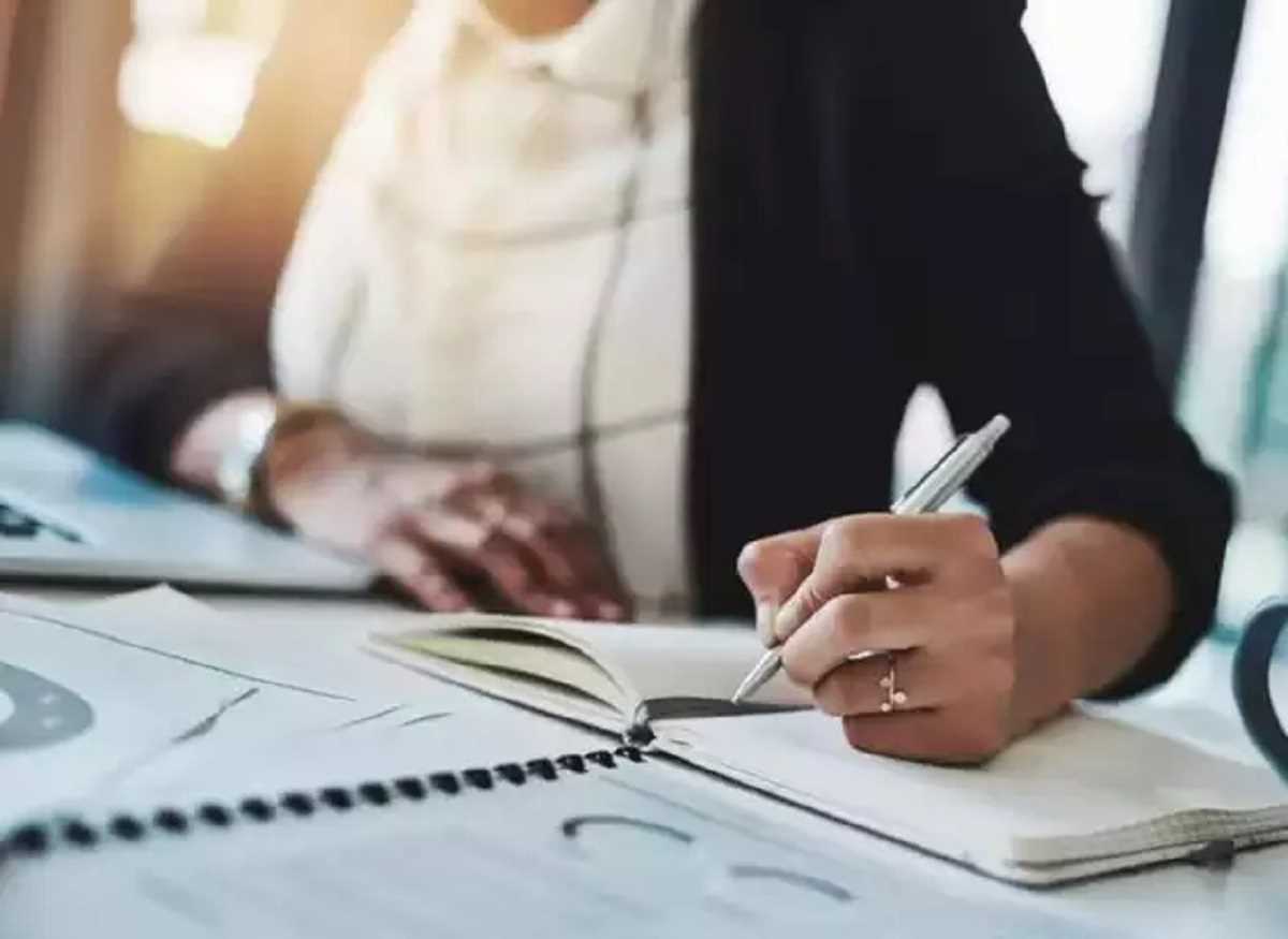 मैनेजमेंट की पढ़ाई में भारी लेकिन नौकरियों में बेचारी हैं महिलाएं