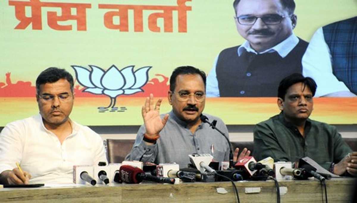 केजरीवाल बताएं, यदि दिल्ली में 680 पंप काम कर रहे थे तो दिल्ली में जलभराव की यह हालत क्यों हुई ? : सचदेवा केजरीवाल बताएं, यदि दिल्ली में 680 पंप काम कर रहे थे तो दिल्ली में जलभराव की यह हालत क्यों हुई ? : सचदेवा