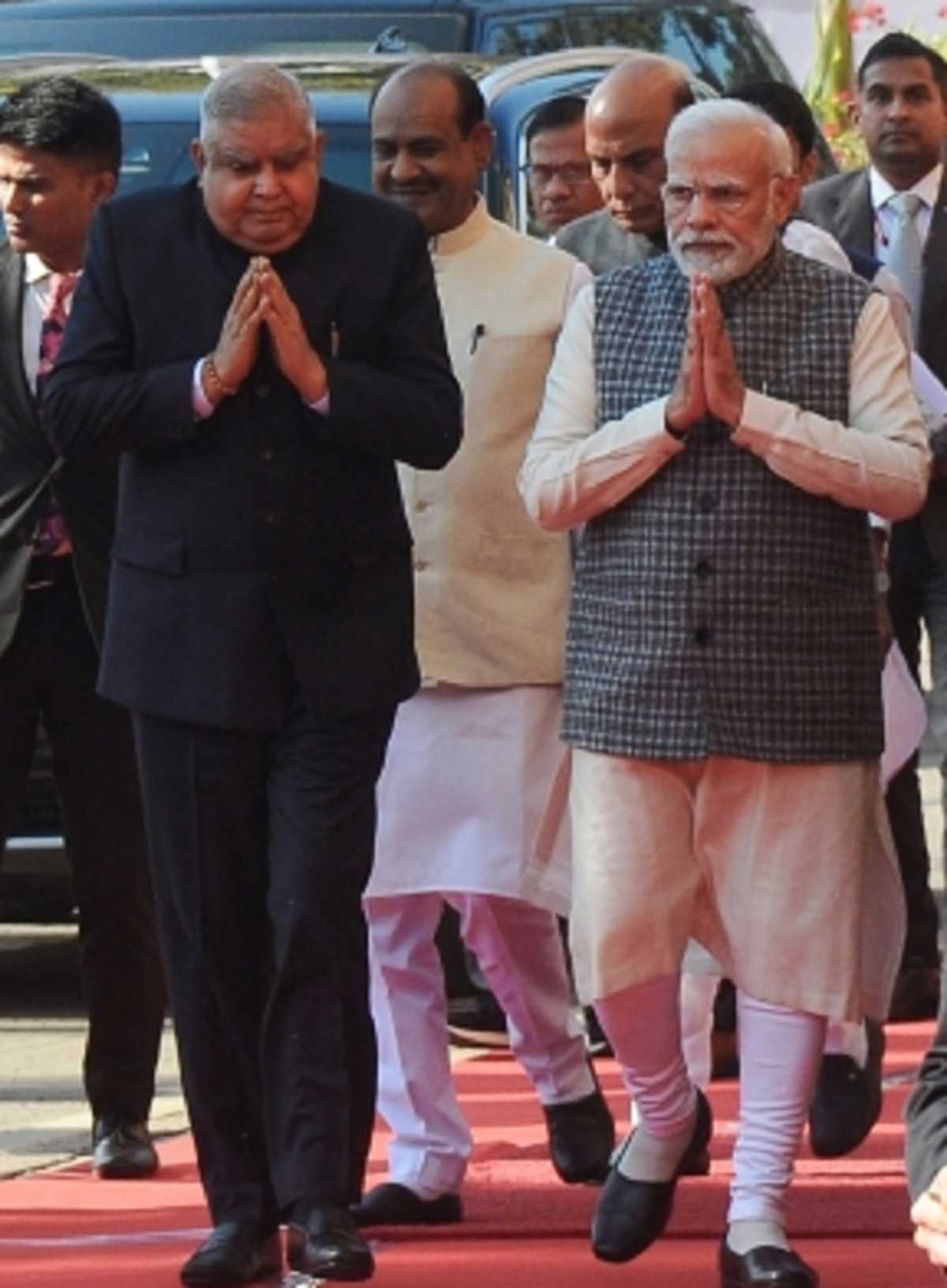 उपराष्ट्रपति, प्रधानमंत्री ने 2001 के संसद हमले के शहीदों को श्रद्धांजलि दी उपराष्ट्रपति, प्रधानमंत्री ने 2001 के संसद हमले के शहीदों को श्रद्धांजलि दी