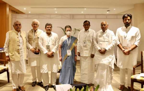 सीडब्ल्यूसी की बैठक में कई प्रस्तावों पर लगी मुहर