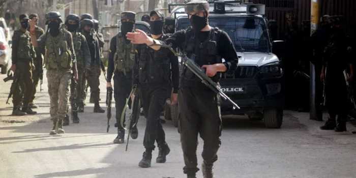 कश्मीर में पुलिस अधिकारी की गोली मारकर हत्या