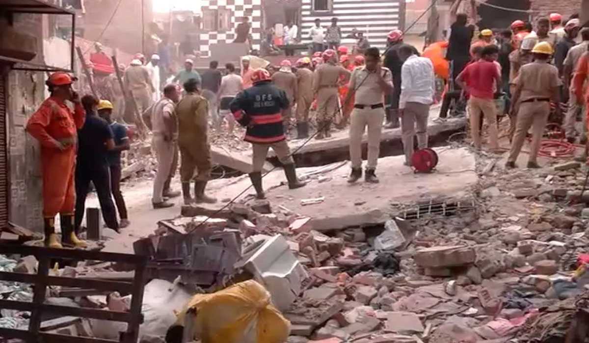 दिल्ली के मुस्तफाबाद में इमारत ढही, चार लोगों की मौत, कई के फंसे होने की आशंका