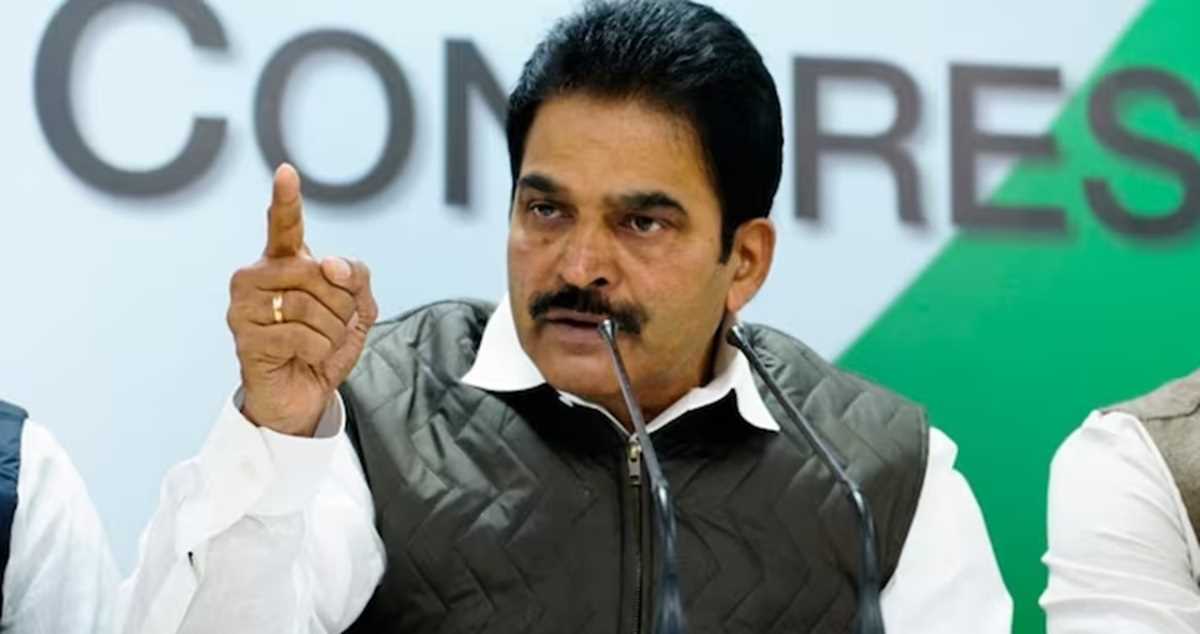 संसद सुरक्षा उल्लंघन को लेकर कांग्रेस ने भाजपा व गृह मंत्री शाह पर बोला हमला संसद सुरक्षा उल्लंघन को लेकर कांग्रेस ने भाजपा व गृह मंत्री शाह पर बोला हमला