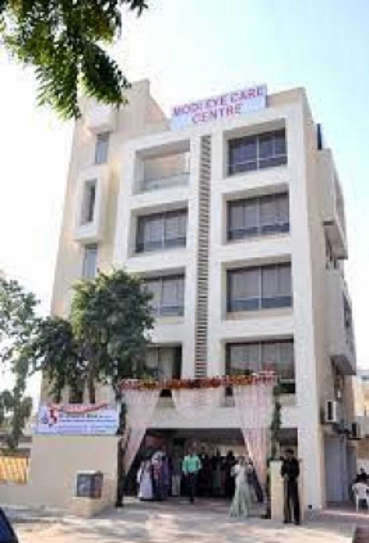 आई केयर अस्पताल में लगी भीषण आग,दो की मौत आई केयर अस्पताल में लगी भीषण आग,दो की मौत