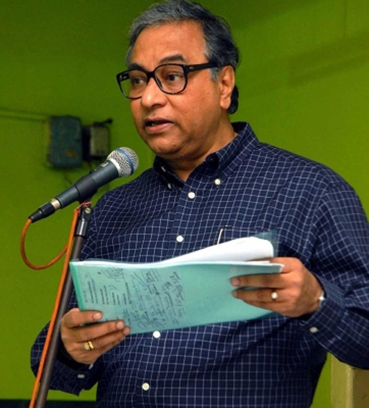 विवाद के बीच टीएमसी राज्यसभा सदस्य की सरकार के व्हाट्सएप ग्रुप में बहाली