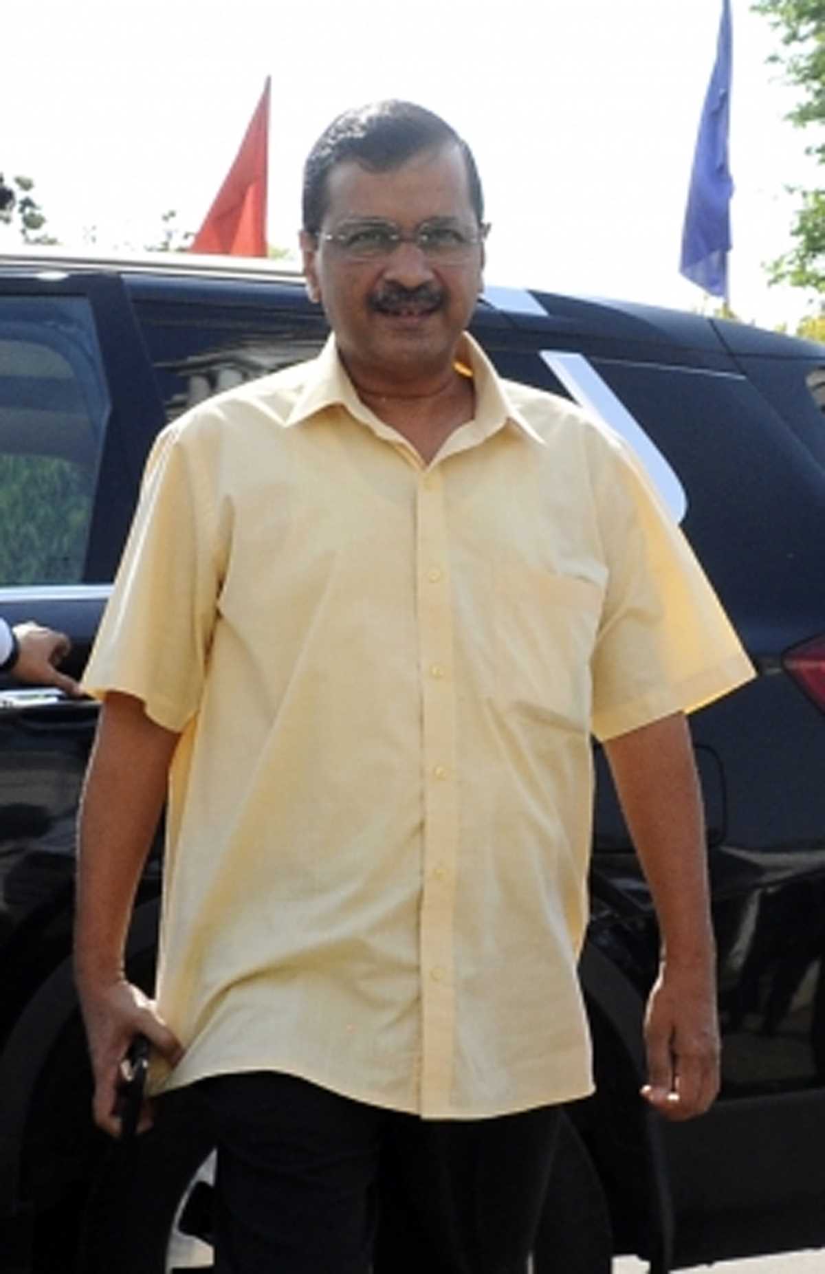 केजरीवाल ने वाईएसआर कांग्रेस के सांसद मगुनता श्रीनिवासुलु रेड्डी का दिल्ली के शराब कारोबार में स्वागत किया